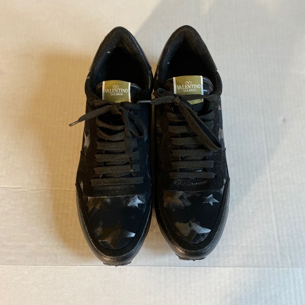 Valentino Garavani sneakers🖤